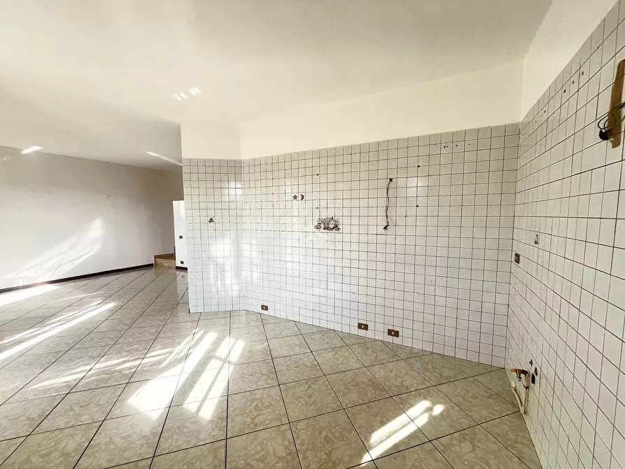 Immagine 10 di Camera in vendita  in via dei mille a Sarnico