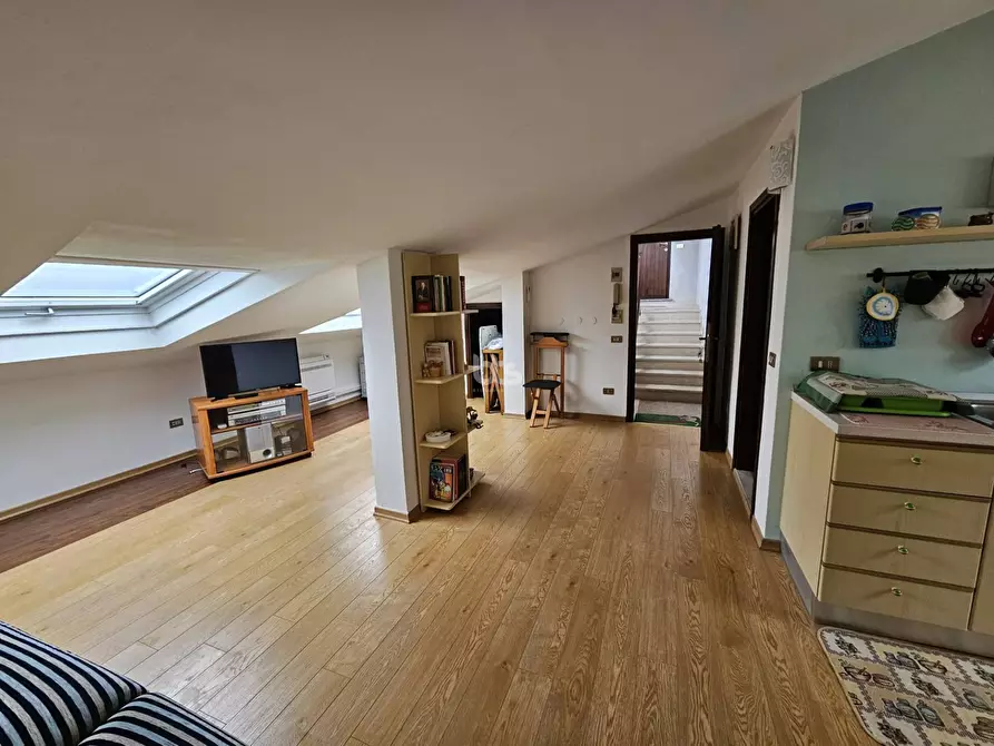 Immagine 3 di Appartamento in vendita  in via ronchelli a Riva Di Solto