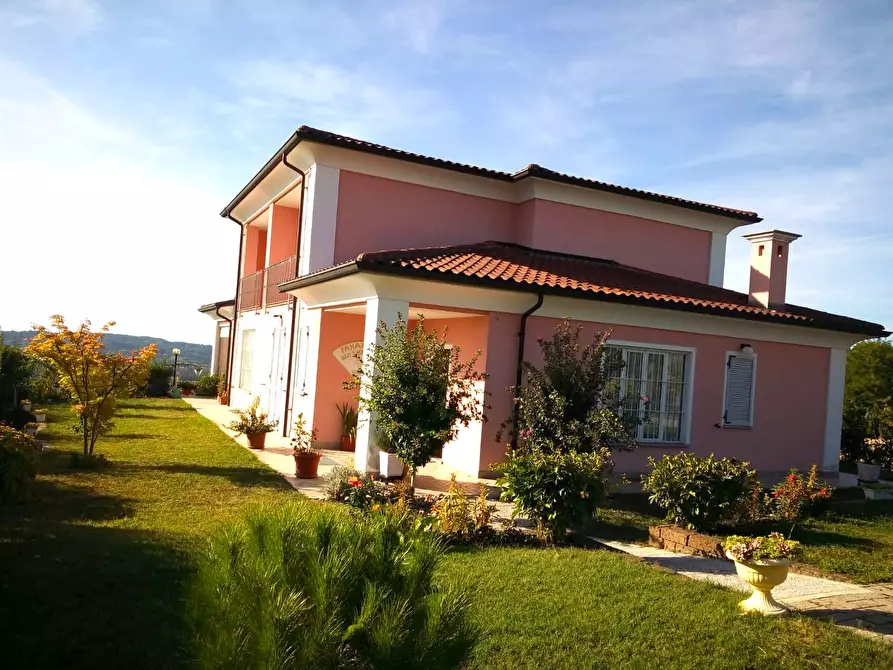 Immagine 2 di Villa in vendita  in Via Carlo Alberto a Verduno