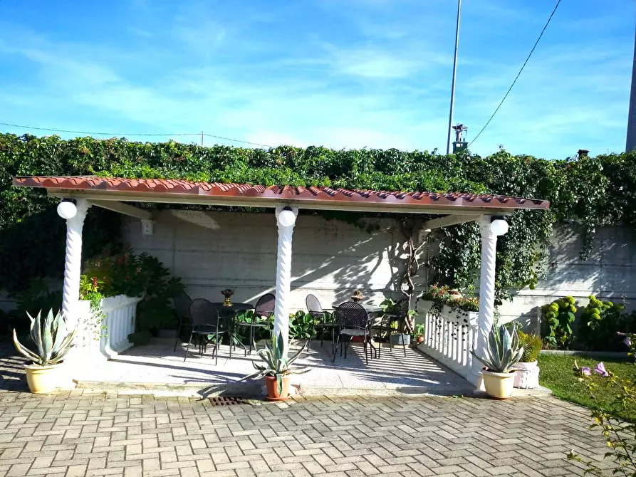 Immagine 12 di Villa in vendita  in Via Carlo Alberto a Verduno