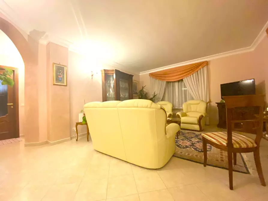 Immagine 23 di Villa in vendita  in Via Carlo Alberto a Verduno