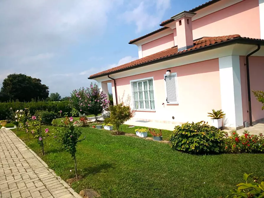 Immagine 4 di Villa in vendita  in Via Carlo Alberto a Verduno