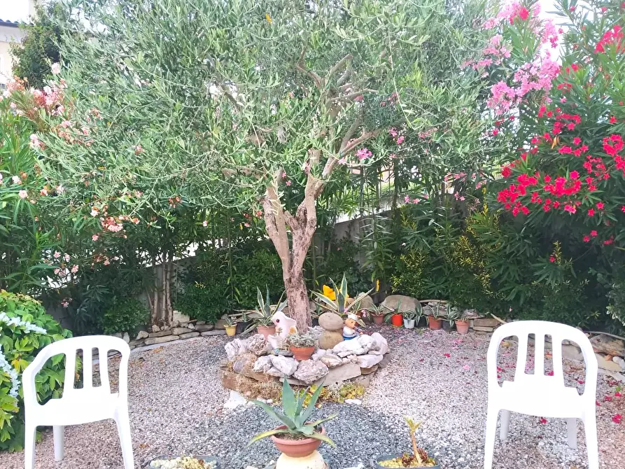 Immagine 10 di Villa in vendita  in Via Carlo Alberto a Verduno