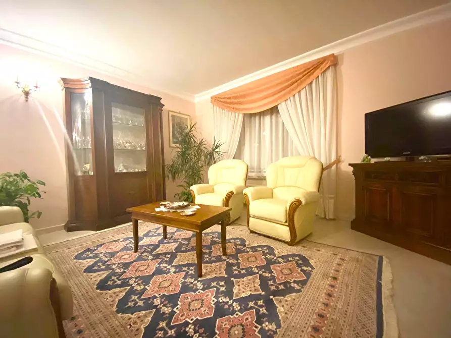 Immagine 24 di Villa in vendita  in Via Carlo Alberto a Verduno