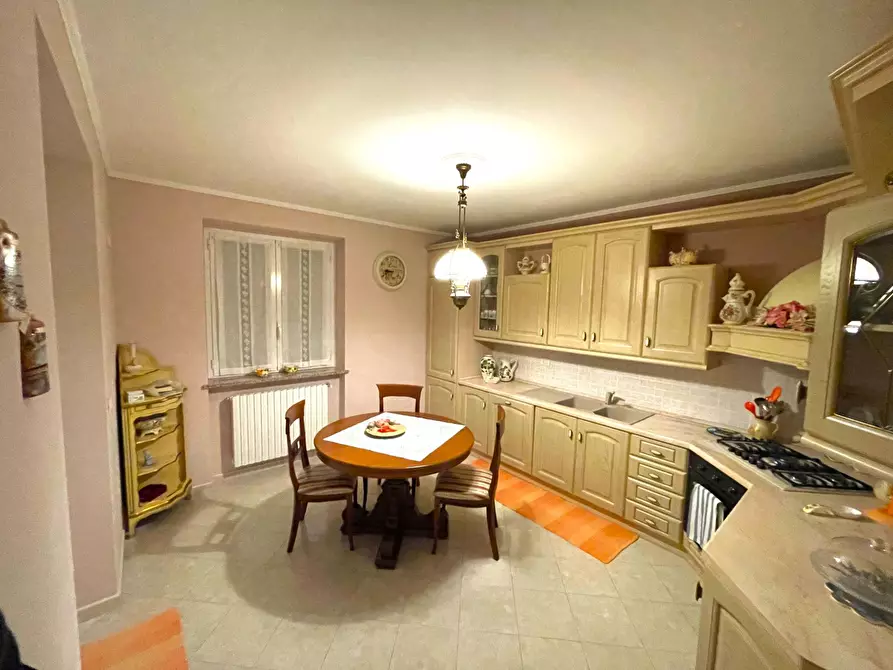 Immagine 25 di Villa in vendita  in Via Carlo Alberto a Verduno