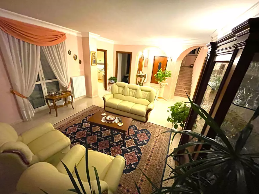 Immagine 19 di Villa in vendita  in Via Carlo Alberto a Verduno