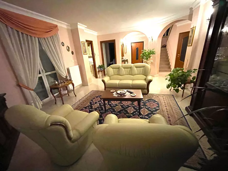 Immagine 21 di Villa in vendita  in Via Carlo Alberto a Verduno