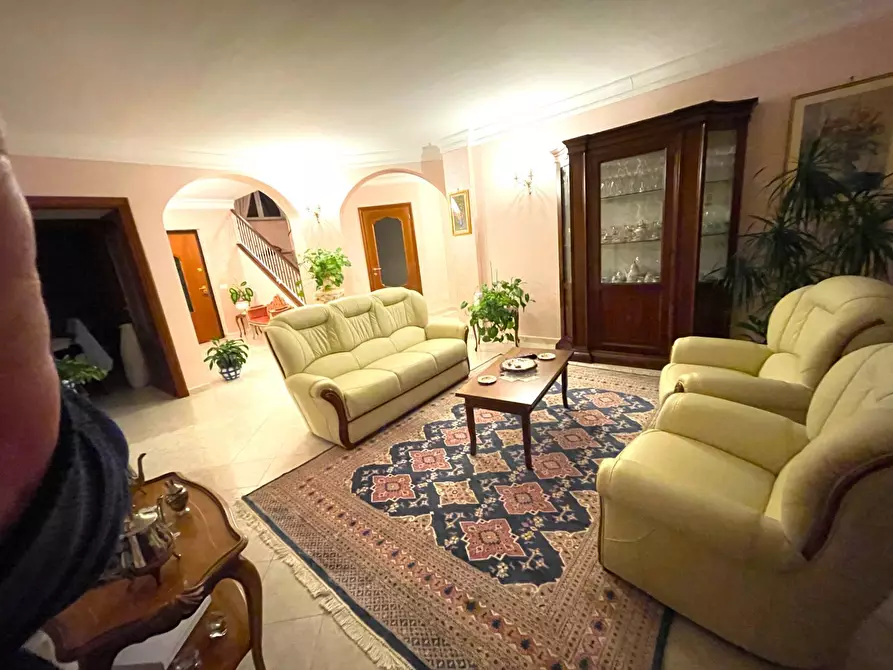 Immagine 18 di Villa in vendita  in Via Carlo Alberto a Verduno