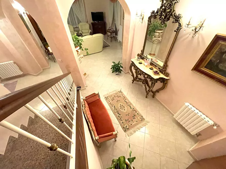 Immagine 15 di Villa in vendita  in Via Carlo Alberto a Verduno