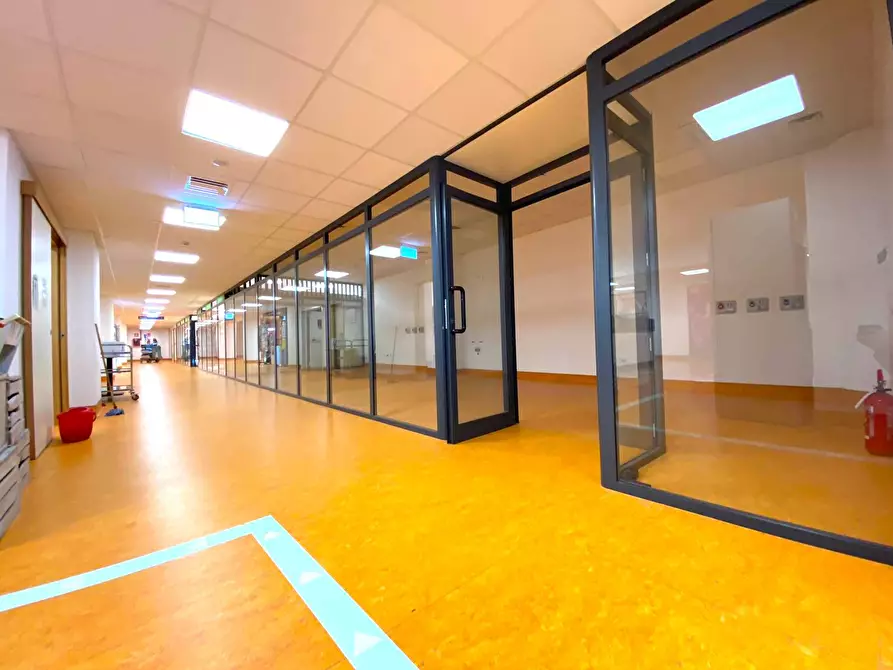 Immagine 2 di Locale commerciale in affitto  in Via Tanaro a Verduno