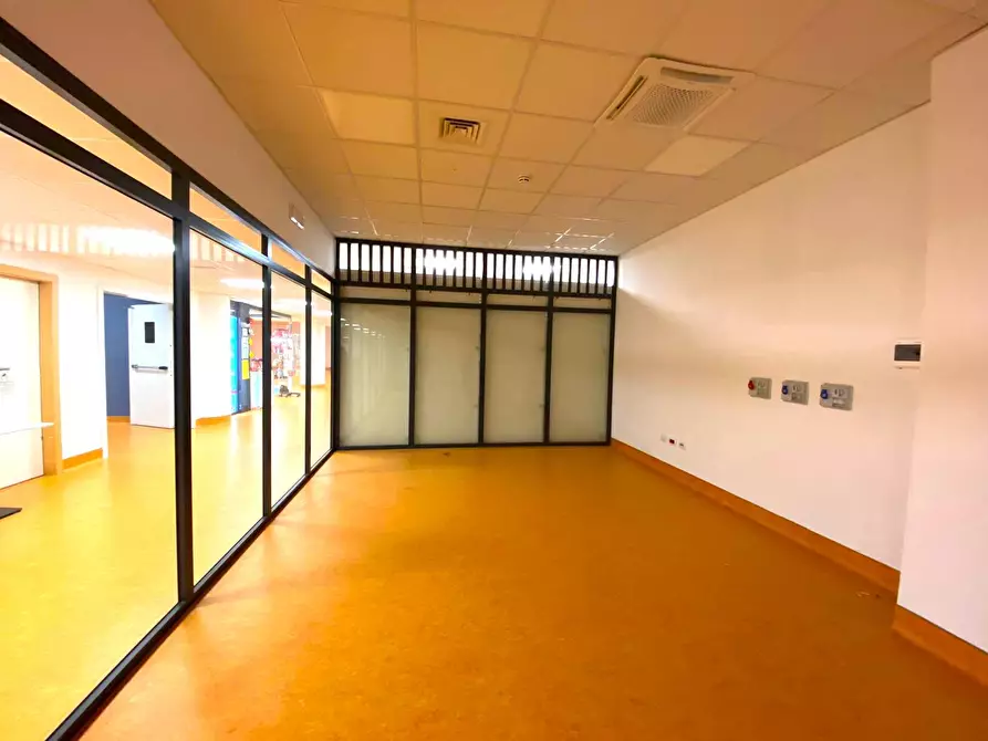 Immagine 4 di Locale commerciale in affitto  in Via Tanaro a Verduno