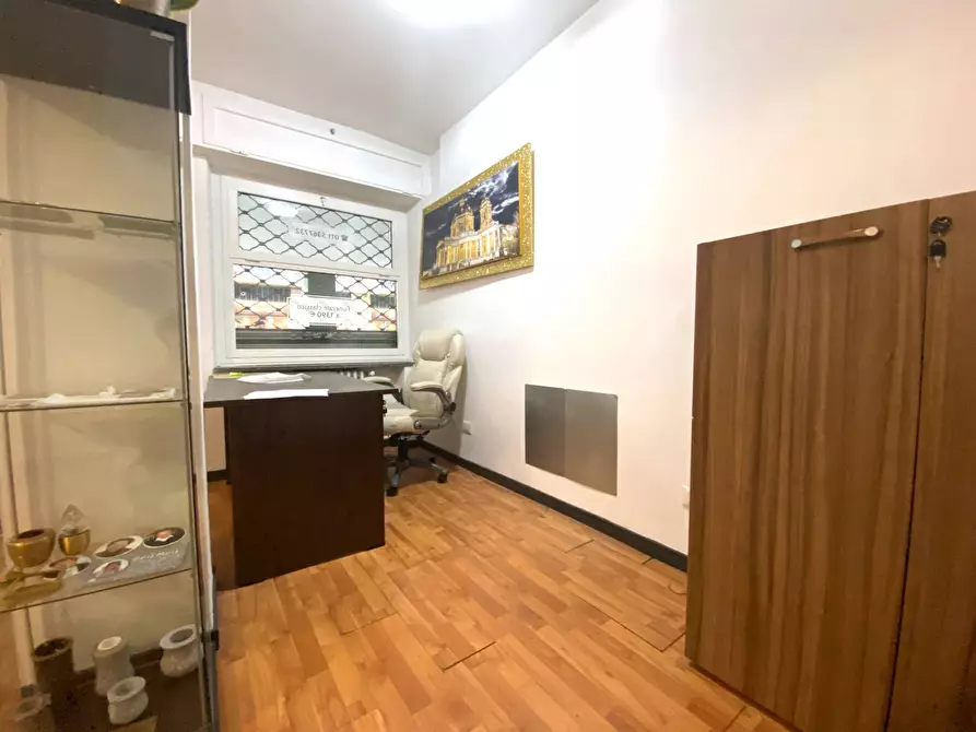 Immagine 6 di Locale commerciale in affitto  in Via Camillo Benso di Cavour a Rivoli