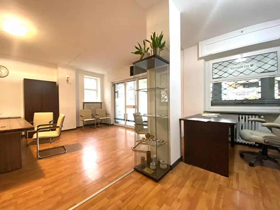 Immagine 7 di Locale commerciale in affitto  in Via Camillo Benso di Cavour a Rivoli