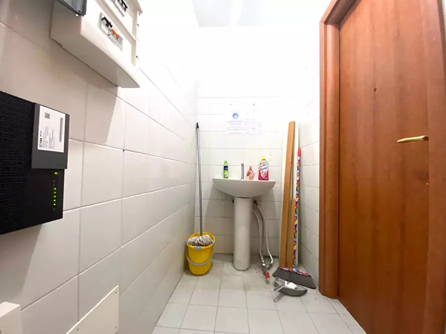 Immagine 13 di Locale commerciale in affitto  in Via Camillo Benso di Cavour a Rivoli