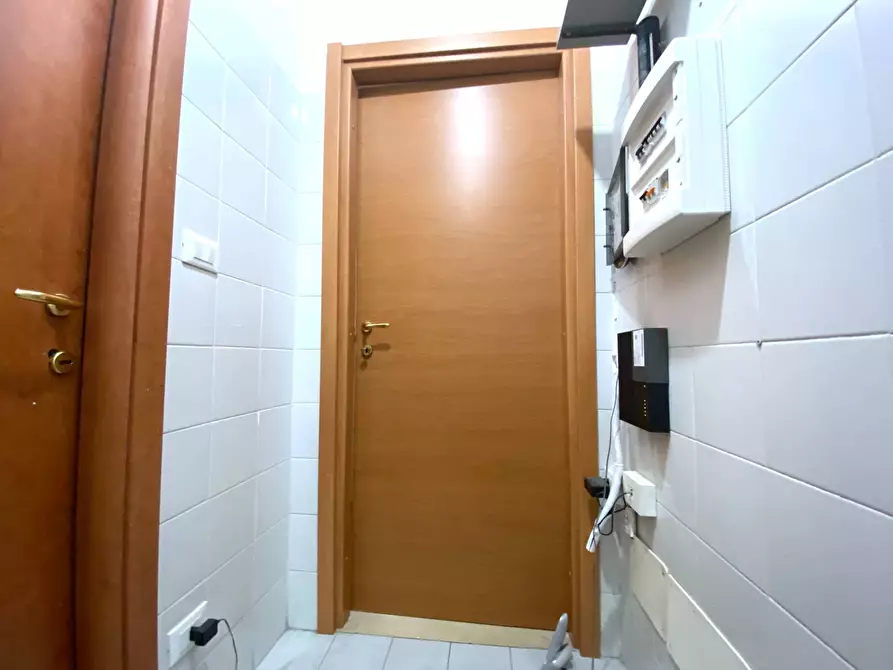 Immagine 14 di Locale commerciale in affitto  in Via Camillo Benso di Cavour a Rivoli