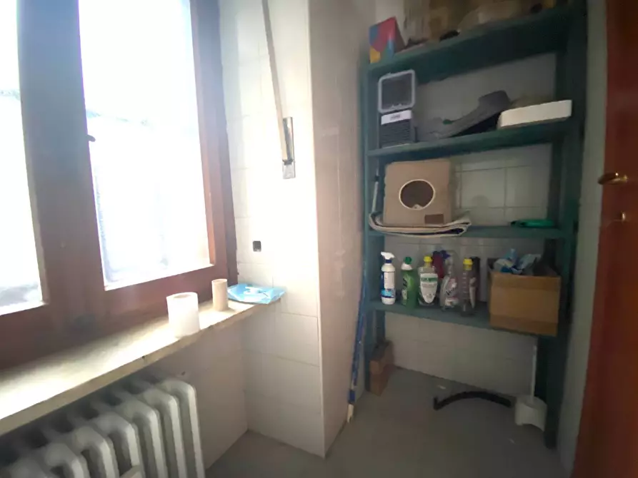 Immagine 15 di Locale commerciale in affitto  in Via Camillo Benso di Cavour a Rivoli