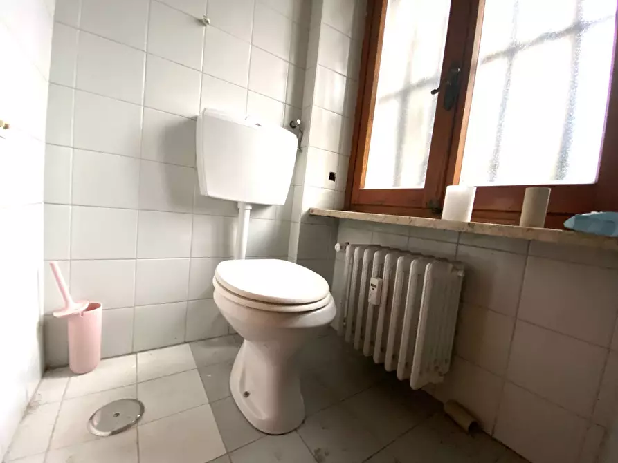 Immagine 16 di Locale commerciale in affitto  in Via Camillo Benso di Cavour a Rivoli