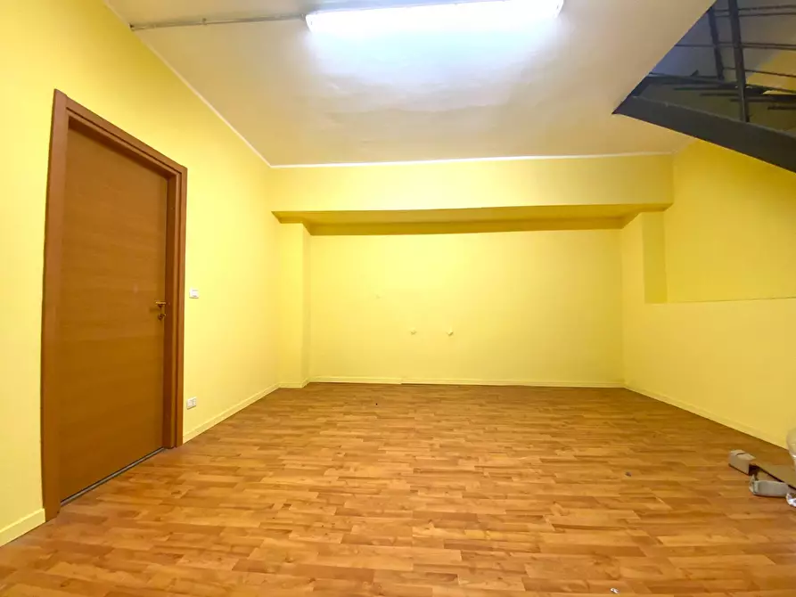 Immagine 17 di Locale commerciale in affitto  in Via Camillo Benso di Cavour a Rivoli