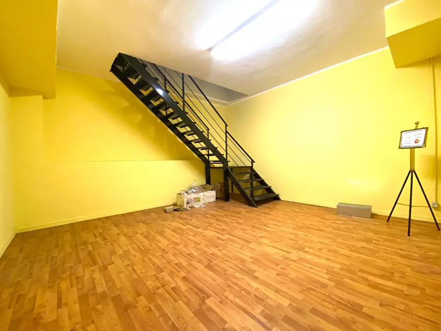 Immagine 20 di Locale commerciale in affitto  in Via Camillo Benso di Cavour a Rivoli