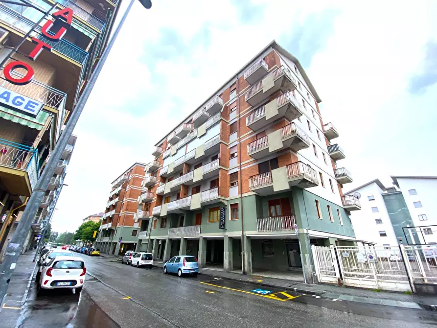 Immagine 30 di Locale commerciale in affitto  in Via Camillo Benso di Cavour a Rivoli