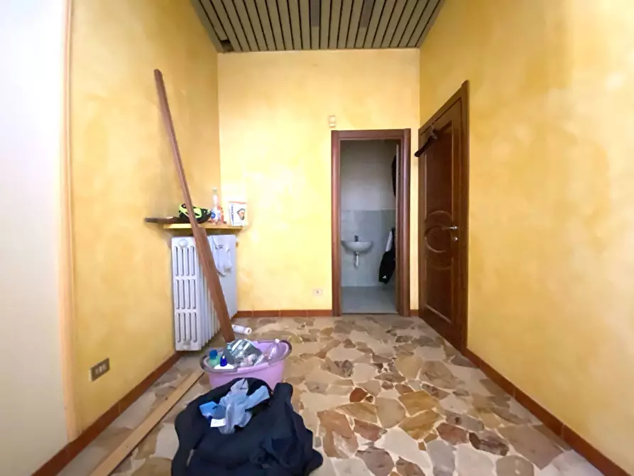 Immagine 8 di Locale commerciale in affitto  in Viale Divisione Cuneense a Dogliani