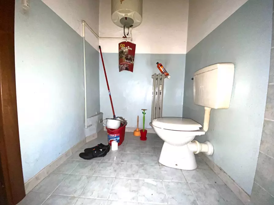 Immagine 13 di Locale commerciale in affitto  in Viale Divisione Cuneense a Dogliani