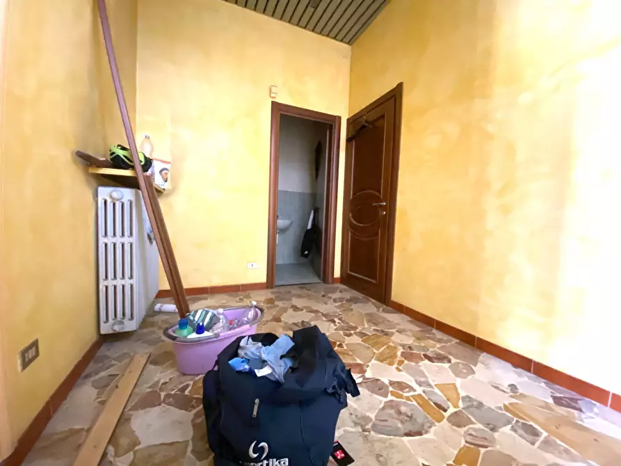 Immagine 4 di Locale commerciale in vendita  in Viale Divisione Cuneense a Dogliani