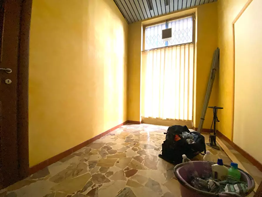 Immagine 5 di Locale commerciale in vendita  in Viale Divisione Cuneense a Dogliani