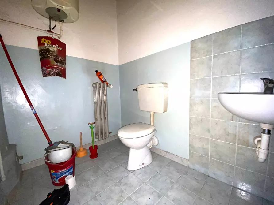 Immagine 6 di Locale commerciale in vendita  in Viale Divisione Cuneense a Dogliani