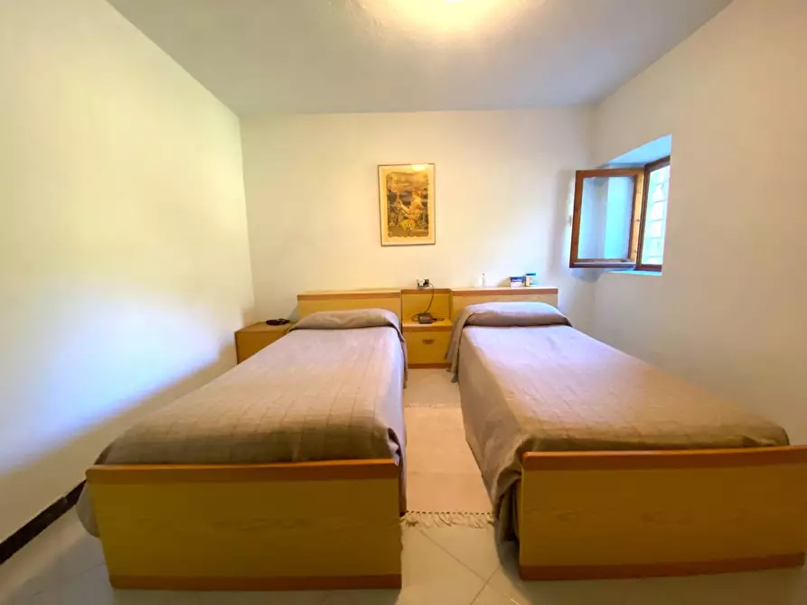 Immagine 7 di Casa indipendente in vendita  in LOCALITÀ  CERRERO a Sale Delle Langhe