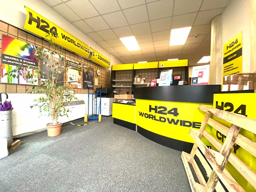 Immagine 21 di Locale commerciale in affitto  in Via Vandalino a Torino