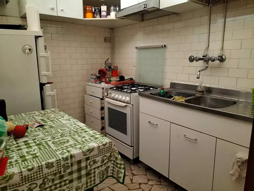 Immagine 5 di Appartamento in vendita  in piazza nazioni unite a Carrara