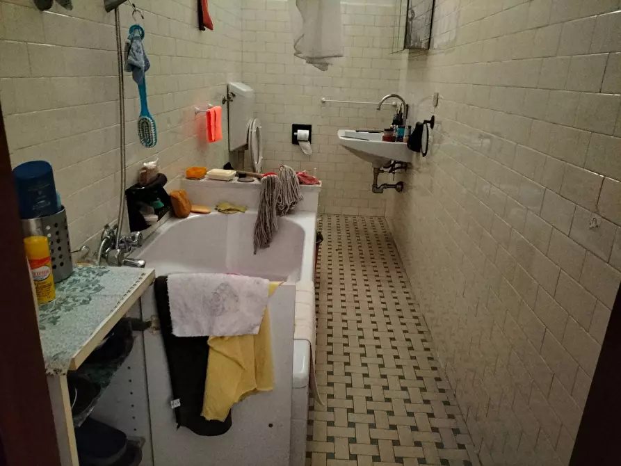 Immagine 10 di Appartamento in vendita  in piazza nazioni unite a Carrara