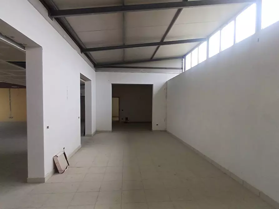 Immagine 6 di Locale commerciale in affitto  in Via Galileo Galilei a Giulianova