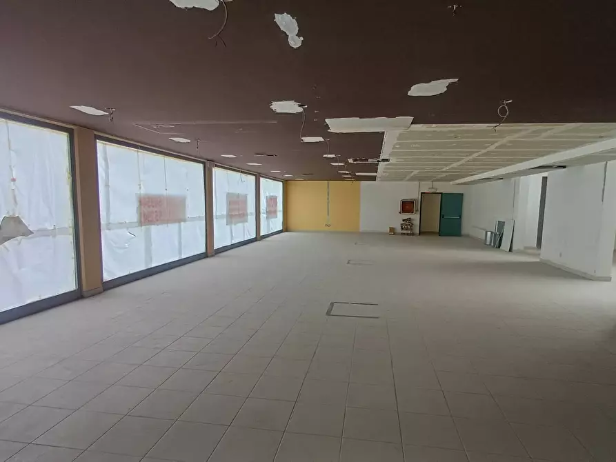 Immagine 7 di Locale commerciale in affitto  in Via Galileo Galilei a Giulianova