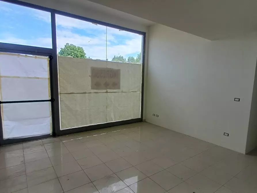 Immagine 9 di Locale commerciale in affitto  in Via Galileo Galilei a Giulianova