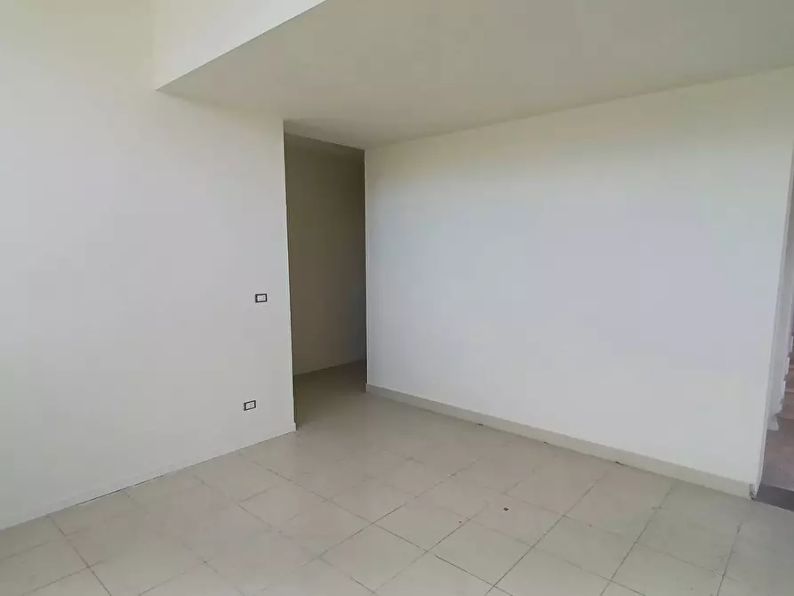 Immagine 10 di Locale commerciale in affitto  in Via Galileo Galilei a Giulianova