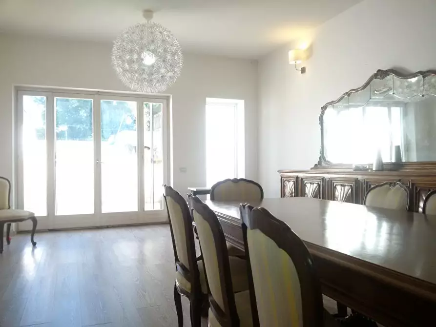 Immagine 11 di Villa in vendita  in via Moscarello a Latina