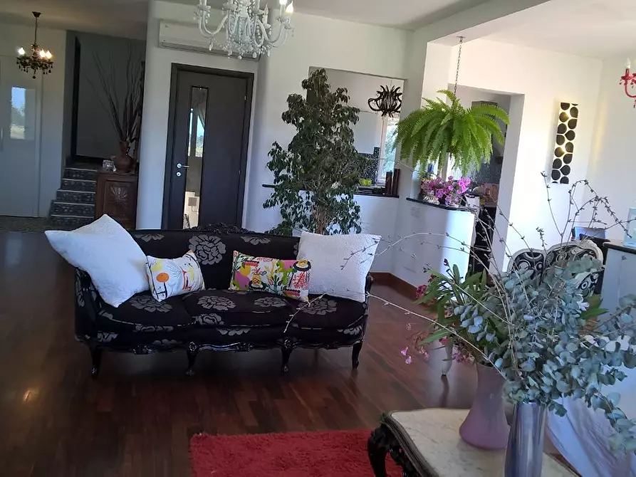 Immagine 4 di Villa in vendita  in via Moscarello a Latina