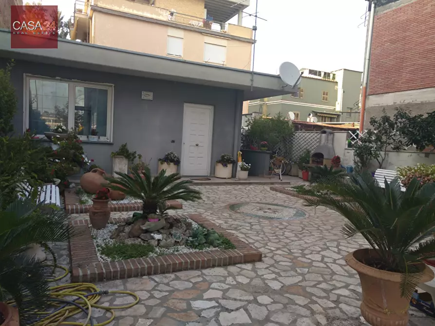 Immagine 3 di Villa in vendita  in latina a Latina