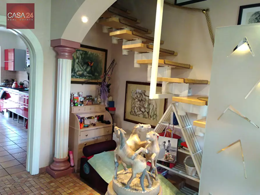 Immagine 2 di Villa in vendita  in latina a Latina