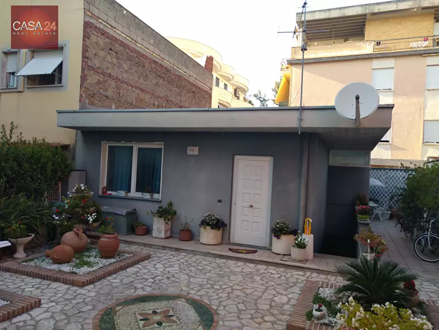 Immagine 13 di Villa in vendita  in latina a Latina