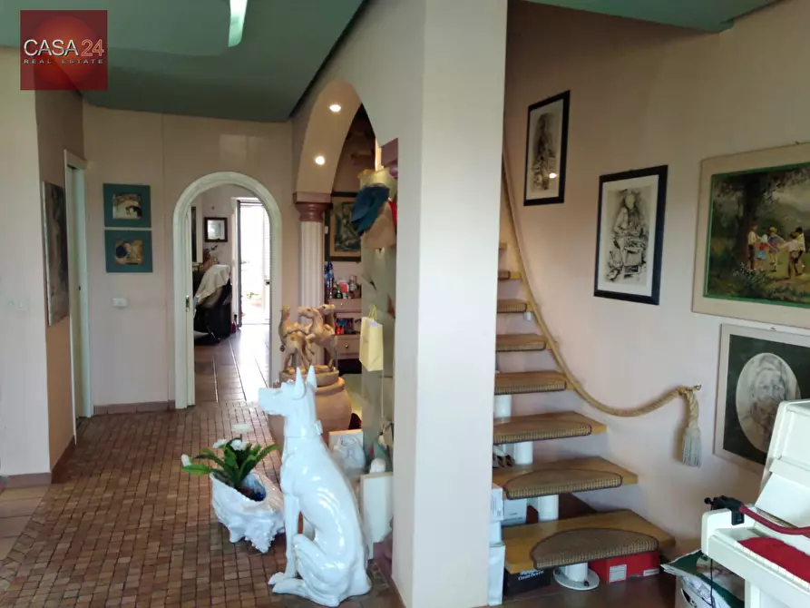Immagine 7 di Villa in vendita  in latina a Latina