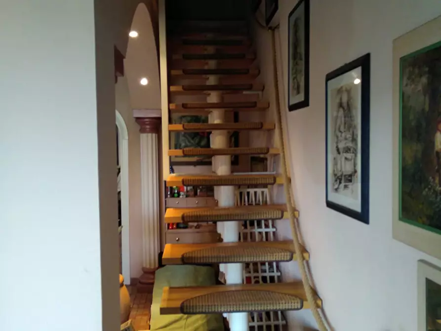 Immagine 8 di Villa in vendita  in latina a Latina