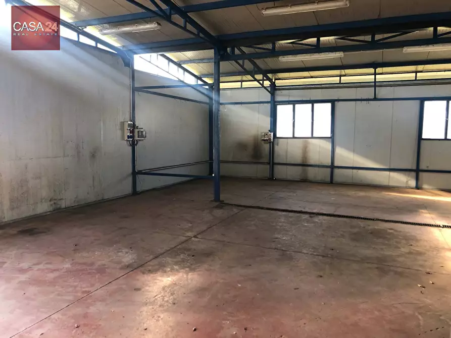 Immagine 3 di Magazzino in vendita  in Via Portosello a Sabaudia