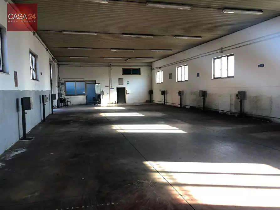 Immagine 4 di Magazzino in vendita  in Via Portosello a Sabaudia