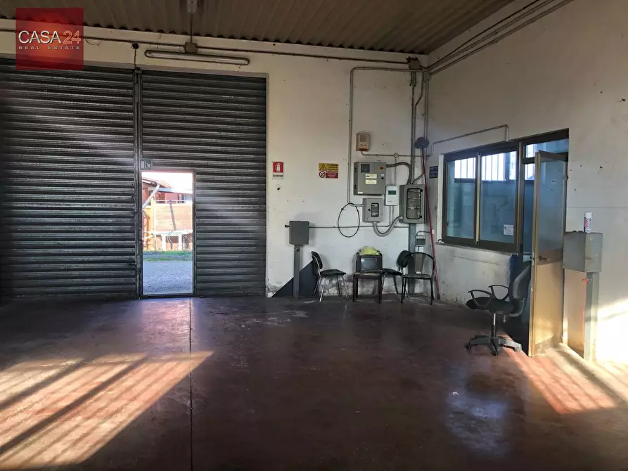Immagine 5 di Magazzino in vendita  in Via Portosello a Sabaudia