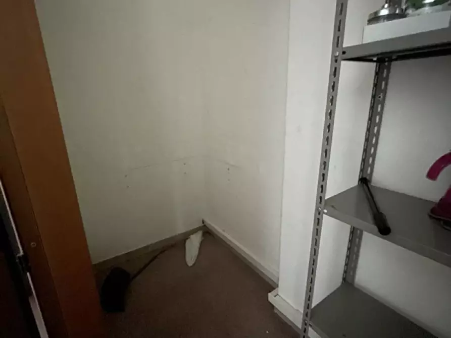 Immagine 9 di Locale commerciale in vendita  in Via Pier Luigi Nervi a Latina