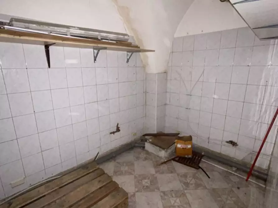 Immagine 10 di Locale commerciale in vendita  in Via degli orti a Priverno