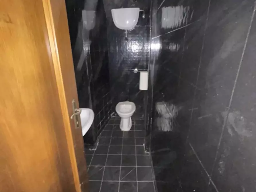 Immagine 13 di Locale commerciale in vendita  in Via degli orti a Priverno